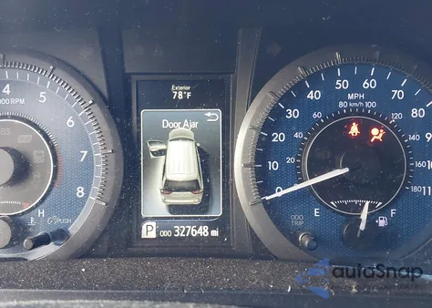 2015 Toyota Sienna Xle Premium 8 Passenger z USA, uszkodzony, nr VIN 5TDYK3DC4FS531226